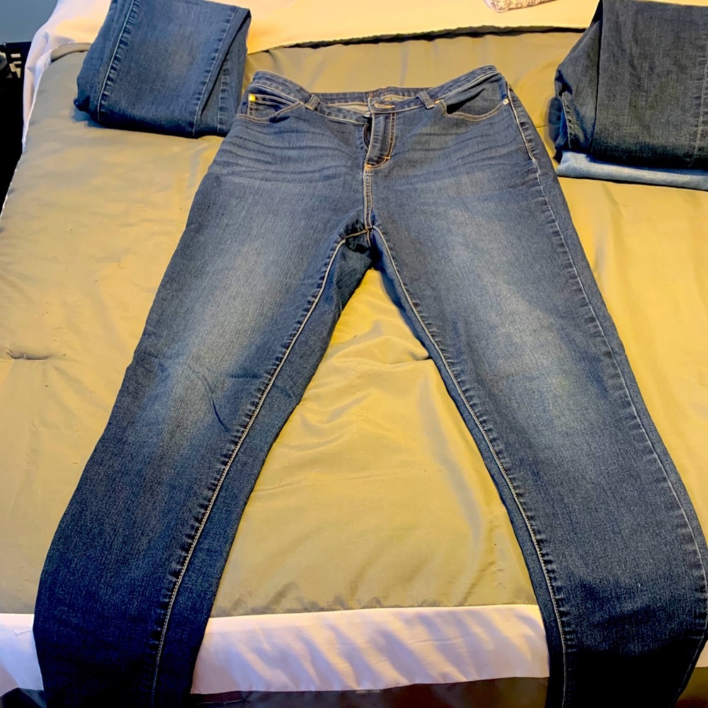 Jennifer Lopez high waisted skinny jeans